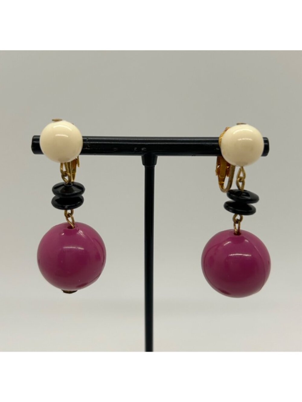 Vintage 1960s Dangle Earrings Clip-On Acrylic Pink White & Black Mod Design - Picture 6 of 12